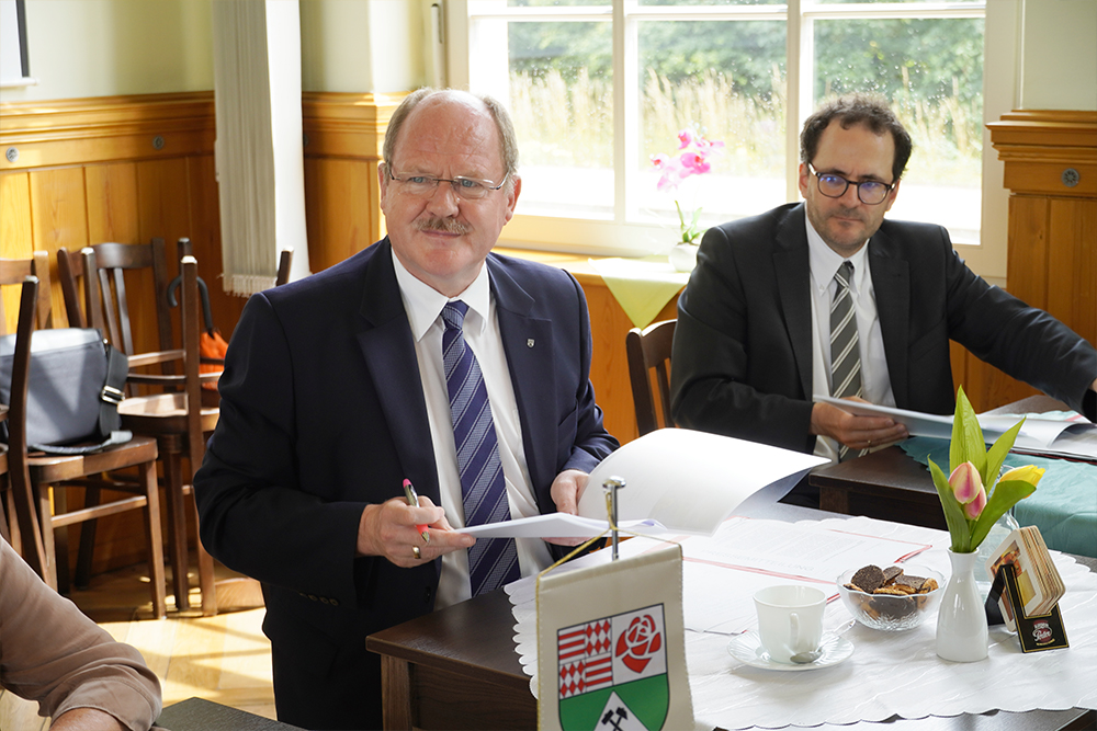 Bahnhof Klostermansfeld - Vertrag Wipperliese - Thomas Webel (Verkehrsminister Sachsen-Anhalt), Peter Panitz (NASA-Geschäftsführer)