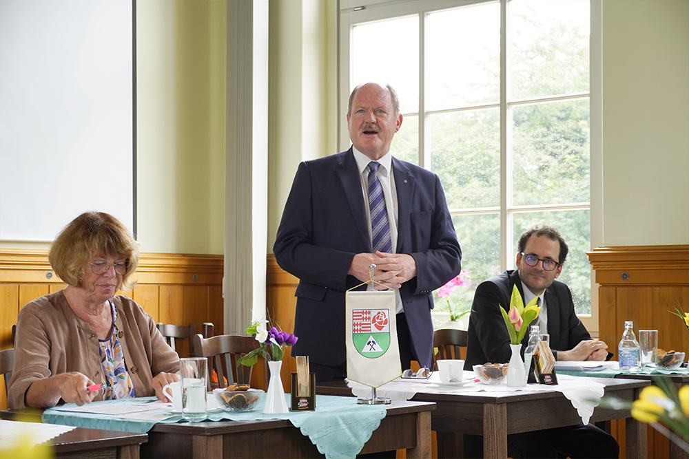 Bahnhof Klostermansfeld - Vertrag Wipperliese - Dr. Angelika Klein (Landrätin Mansfeld-Südharz), Thomas Webel (Verkehrsminister Sachsen-Anhalt), Peter Panitz (NASA-Geschäftsführer)