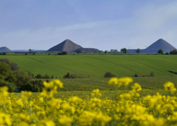 Pyramiden Des Mansfelder Landes - Blick von Gerbstedt auf Fortschrittschacht, Otto Brosowski Schacht und Ernst Thälmann Schacht